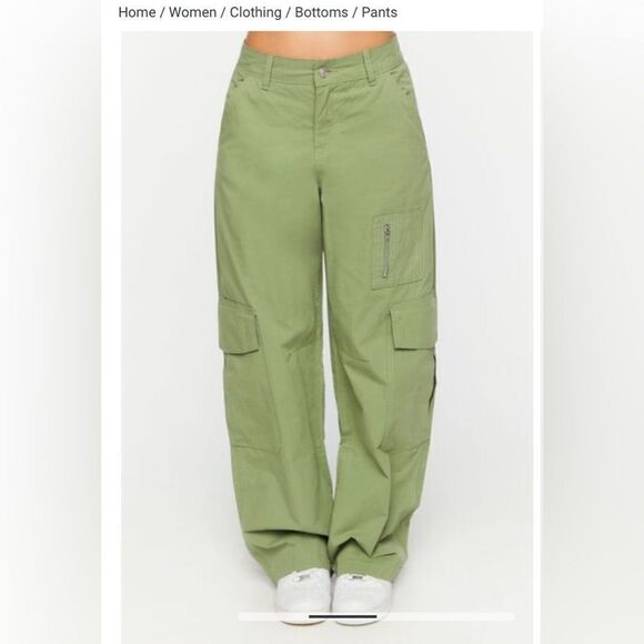 Forever 21 Pants - Forever 21 medium Zipper-Pocket Cargo Pants